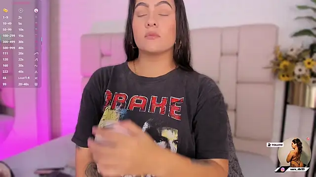 nataly clark  online show from September 29, 2025, 8:25 pm