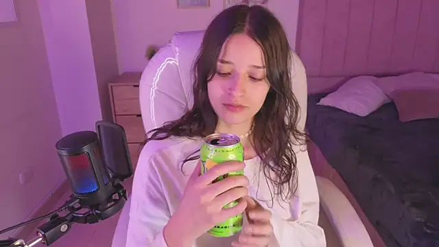 Amaia Daniells online show from September 27, 2025, 4:07 am