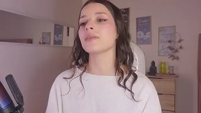 Amaia Daniells online show from November 5, 2025, 3:31 am