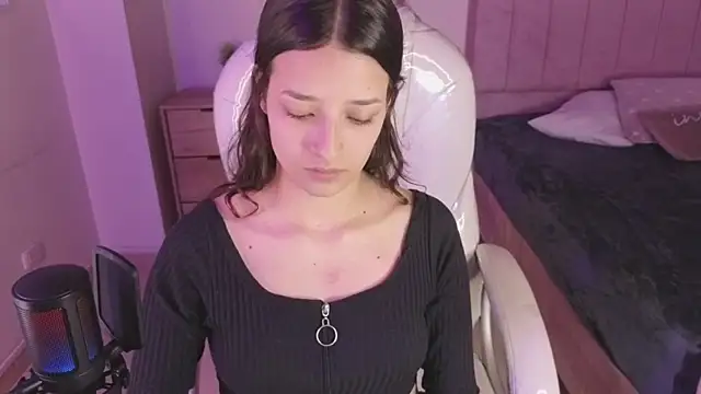 Amaia Daniells online show from September 25, 2025, 3:56 am