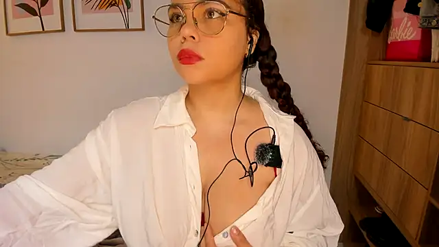 Snapshot of Ash_milk chatting on April 19, 2026, 4:52 pm Ash milk online show from April 19, 2026, 4:52 pm