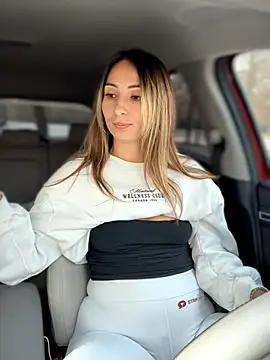 Snapshot of YOUR-KARINA chatting on February 5, 2026, 10:11 am YOUR-KARINA online show from February 5, 2026, 10:11 am