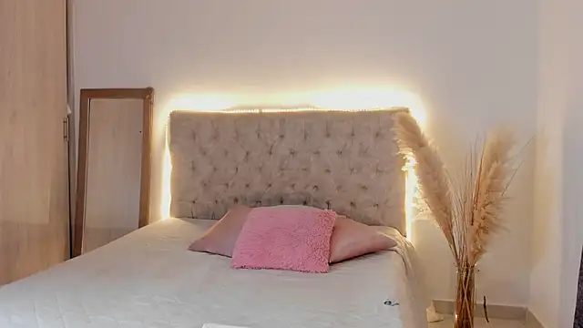 Snapshot of mariam_hill chatting on September 19, 2025, 10:14 pm mariam hill online show from September 19, 2025, 10:14 pm