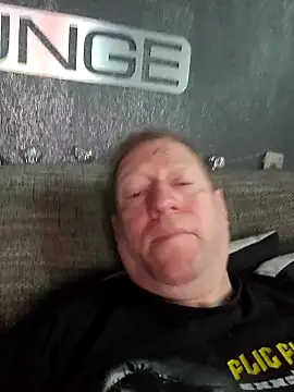 tomtom111111 online show from October 29, 2025, 7:51 am