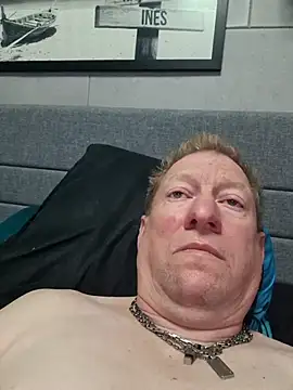 tomtom111111 online show from September 9, 2025, 3:54 pm