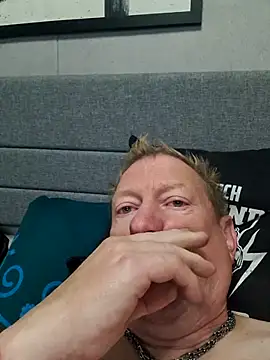 tomtom111111 online show from September 23, 2025, 6:59 pm