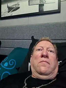 tomtom111111 online show from September 21, 2025, 3:39 pm