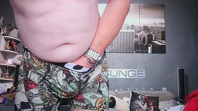 tomtom111111 online show from October 7, 2025, 7:53 am