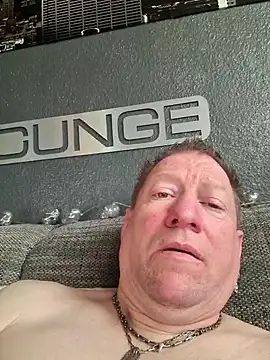 tomtom111111 online show from March 5, 2025, 2:23 pm