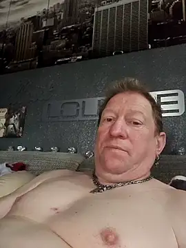 tomtom111111 online show from November 18, 2025, 2:09 pm