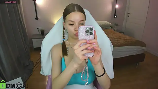 Lesya Flin online show from November 13, 2025, 8:29 am