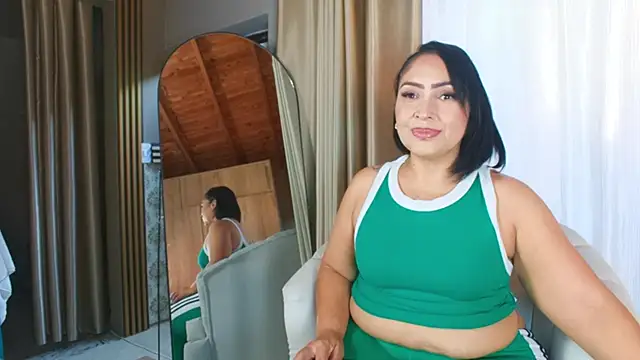 Snapshot of Madissononee chatting on September 28, 2025, 7:32 pm Madissononee online show from September 28, 2025, 7:32 pm