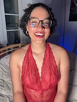Snapshot of Lauyako chatting on May 10, 2026, 7:49 pm Lauyako online show from May 10, 2026, 7:49 pm