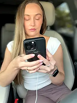 lunagirl13 online show from September 22, 2025, 5:19 pm