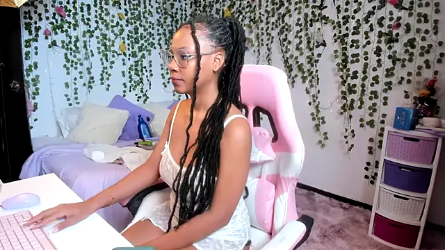 violeta milleer online show from November 23, 2025, 5:12 pm