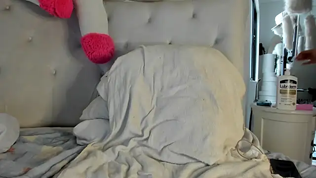 Burlesque XlX online show from September 15, 2025, 2:06 pm