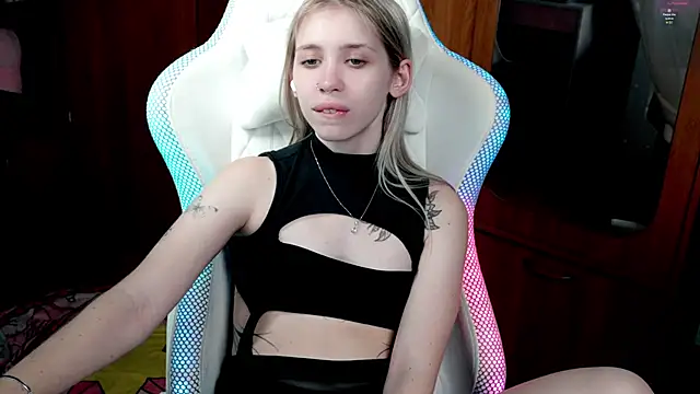 Snapshot of ho1yho1e chatting on November 4, 2025, 5:50 pm ho1yho1e online show from November 4, 2025, 5:50 pm