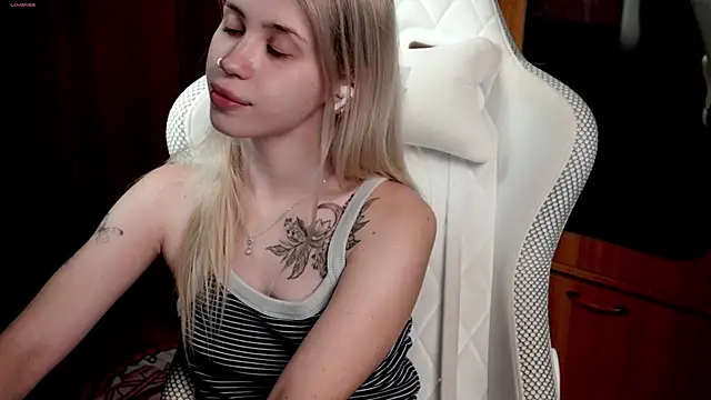 Snapshot of ho1yho1e chatting on September 24, 2025, 7:42 pm ho1yho1e online show from September 24, 2025, 7:42 pm