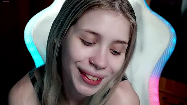 Snapshot of ho1yho1e chatting on November 16, 2025, 6:56 pm ho1yho1e online show from November 16, 2025, 6:56 pm