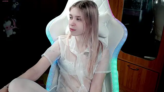 Snapshot of ho1yho1e chatting on November 25, 2025, 6:30 pm ho1yho1e online show from November 25, 2025, 6:30 pm