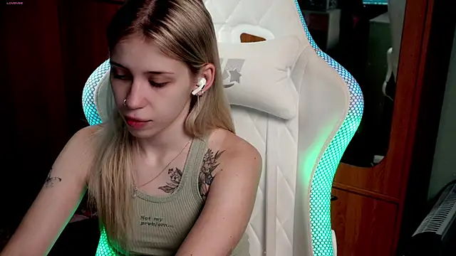 Snapshot of ho1yho1e chatting on October 1, 2025, 6:56 pm ho1yho1e online show from October 1, 2025, 6:56 pm