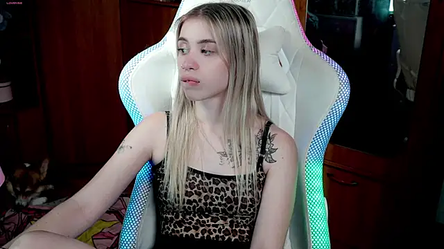 Snapshot of ho1yho1e chatting on November 11, 2025, 6:47 pm ho1yho1e online show from November 11, 2025, 6:47 pm