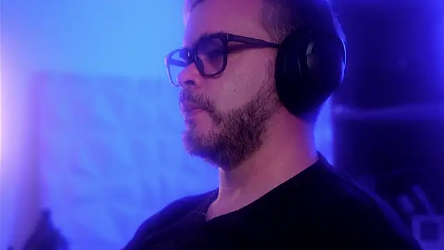 Sanders White online show from December 18, 2025, 4:28 am