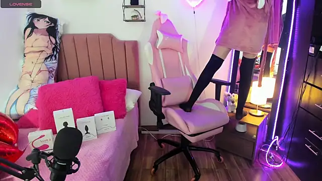 lilly sweett online show from January 14, 2025, 4:57 am