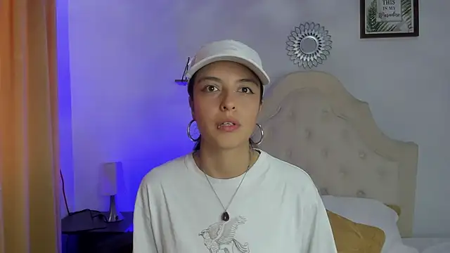 AneeSmith online show from December 3, 2024, 9:17 pm