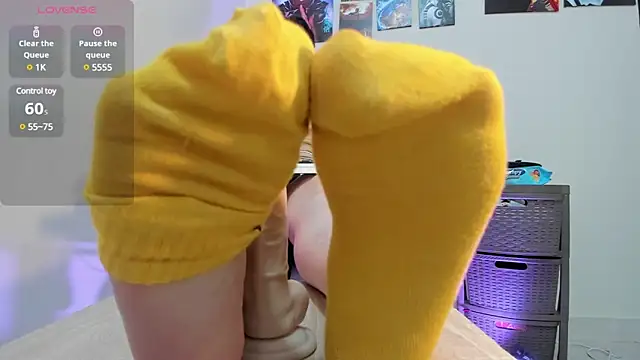 zoe 37 online show from March 19, 2025, 4:03 am