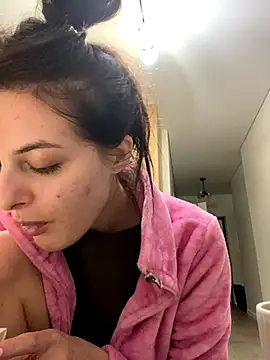 little belucci online show from December 3, 2025, 2:49 pm