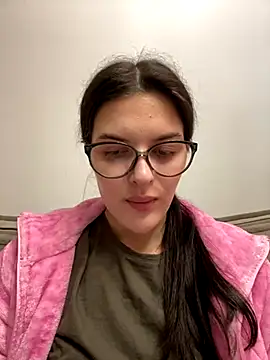 little belucci online show from October 19, 2025, 1:25 pm