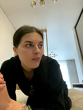 little belucci online show from November 11, 2025, 12:44 pm