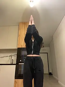 little belucci online show from February 22, 2025, 3:03 pm