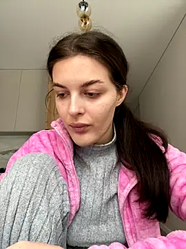 little belucci online show from October 4, 2025, 9:00 am