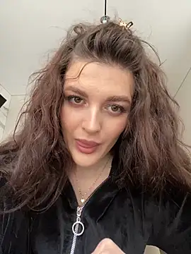 little belucci online show from February 16, 2025, 1:38 pm