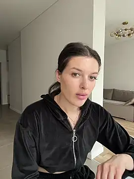 Snapshot of little_belucci chatting on June 5, 2026, 9:59 am little belucci online show from June 5, 2026, 9:59 am