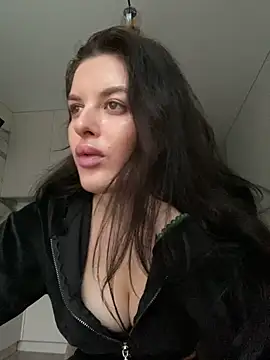 little belucci online show from December 14, 2025, 12:55 pm