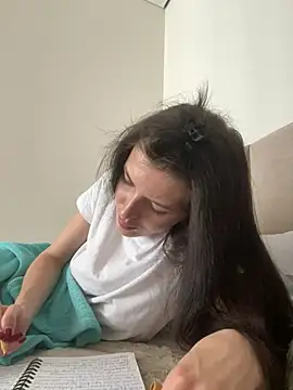 Snapshot of little_belucci chatting on July 6, 2026, 1:29 pm little belucci online show from July 6, 2026, 1:29 pm