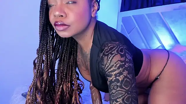 tarawilsonn online show from December 6, 2024, 11:52 pm