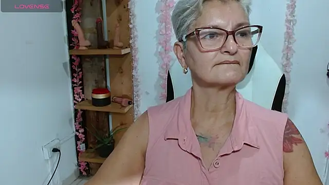 Snapshot of bety-cum2 chatting on July 16, 2026, 7:33 pm bety-cum2 online show from July 16, 2026, 7:33 pm