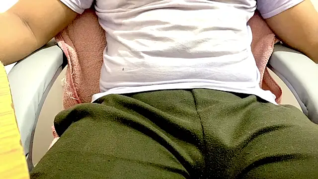 Snapshot of Pussy_hunter225 chatting on December 2, 2025, 5:25 pm Pussy hunter225 online show from December 2, 2025, 5:25 pm