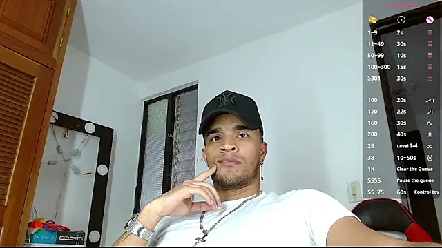 Bigcock 21cm  online show from February 21, 2025, 10:26 pm