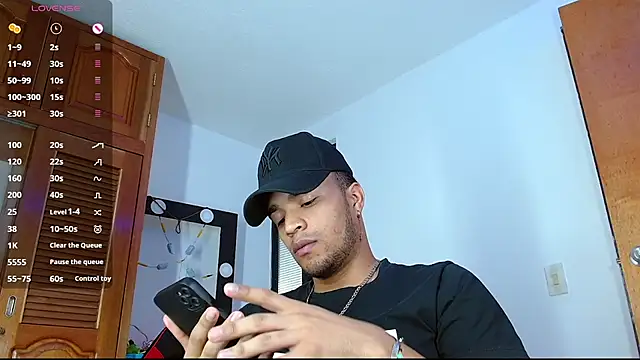 Bigcock 21cm  online show from February 25, 2025, 1:53 pm