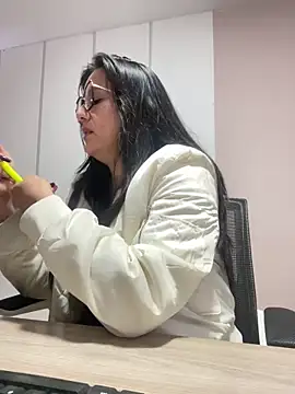 SWEETLILY18 online show from March 13, 2025, 11:30 am