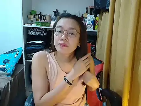 Snapshot of crizzybel chatting on February 20, 2026, 5:15 pm crizzybel online show from February 20, 2026, 5:15 pm
