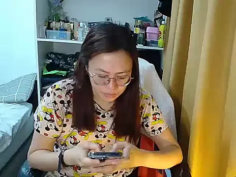Snapshot of crizzybel chatting on April 10, 2026, 11:12 pm crizzybel online show from April 10, 2026, 11:12 pm