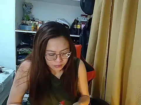 Snapshot of crizzybel chatting on April 15, 2026, 9:04 pm crizzybel online show from April 15, 2026, 9:04 pm