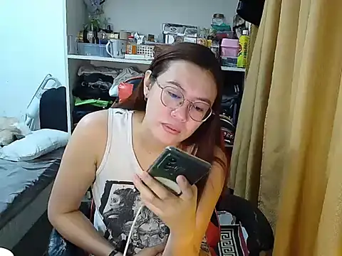 Snapshot of crizzybel chatting on April 5, 2026, 8:04 pm crizzybel online show from April 5, 2026, 8:04 pm