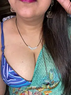 Zoya Varma004 online show from April 3, 2026, 7:04 am